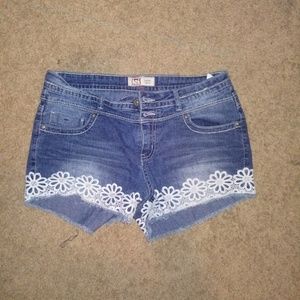 Lei shorts size 7.